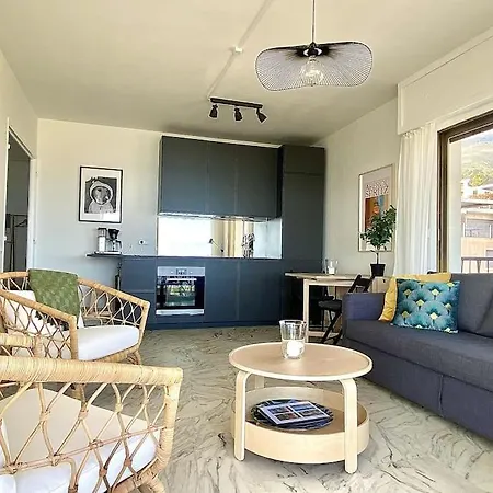 Le Garavan-vue Mer-plage-clim-terrasse アパート マントン