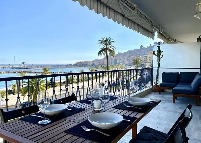 Le Garavan-vue Mer-plage-clim-terrasse * מנטון