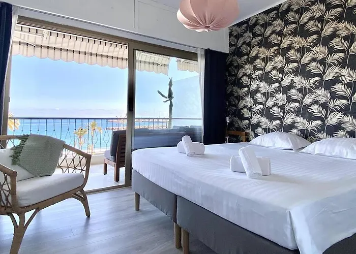 Le Garavan-vue Mer-plage-clim-terrasse Apartment